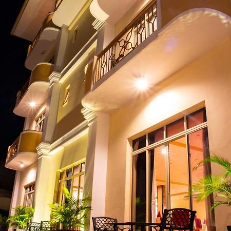 Hotel Lakefield Канди Екстериор снимка