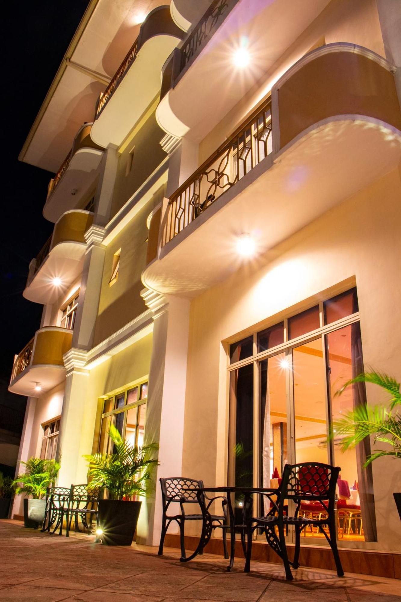 Hotel Lakefield Канди Екстериор снимка