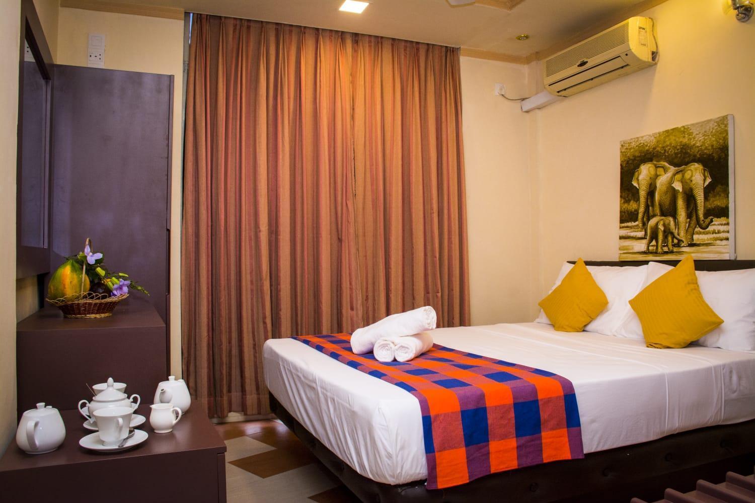 Hotel Lakefield Канди Екстериор снимка