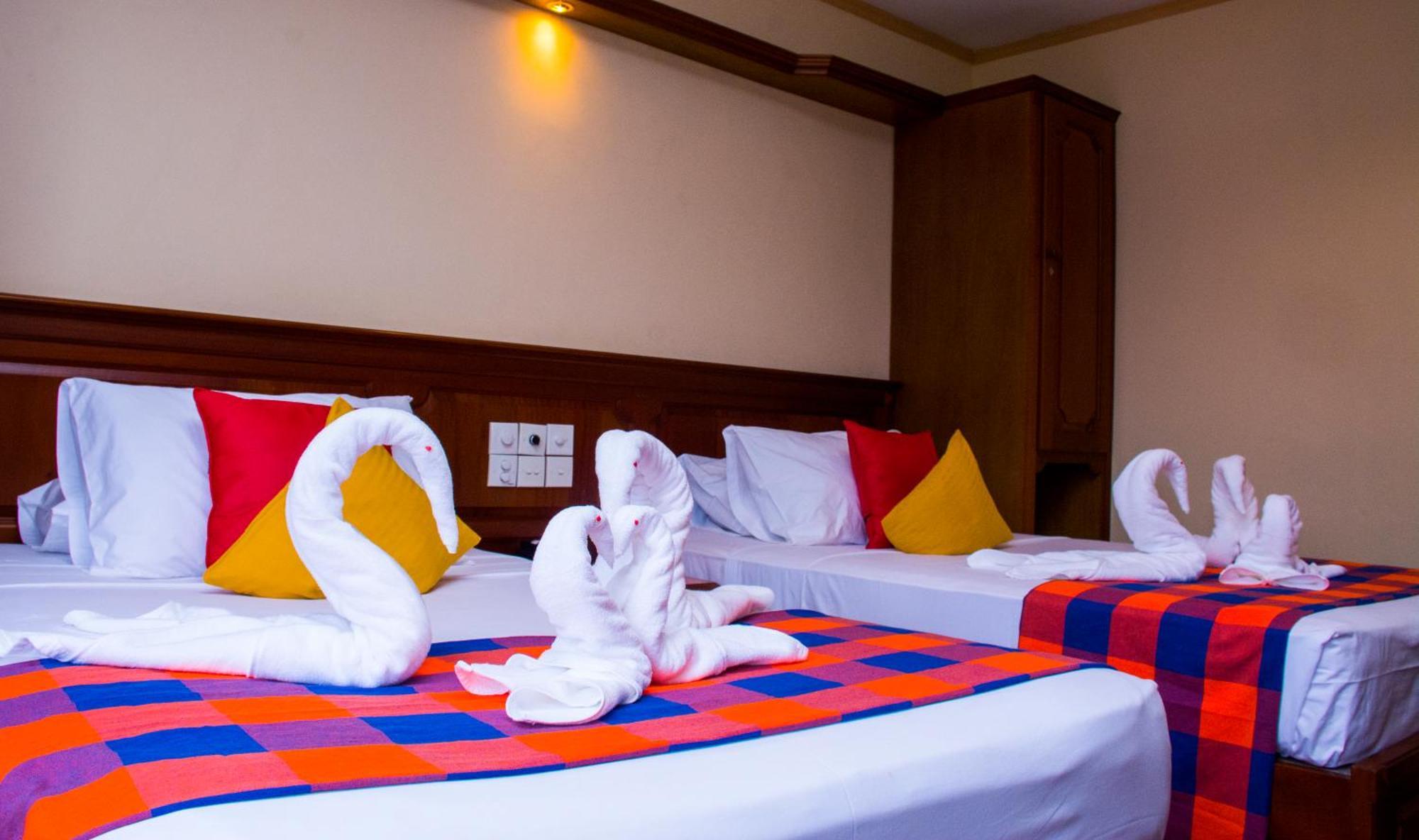 Hotel Lakefield Канди Екстериор снимка