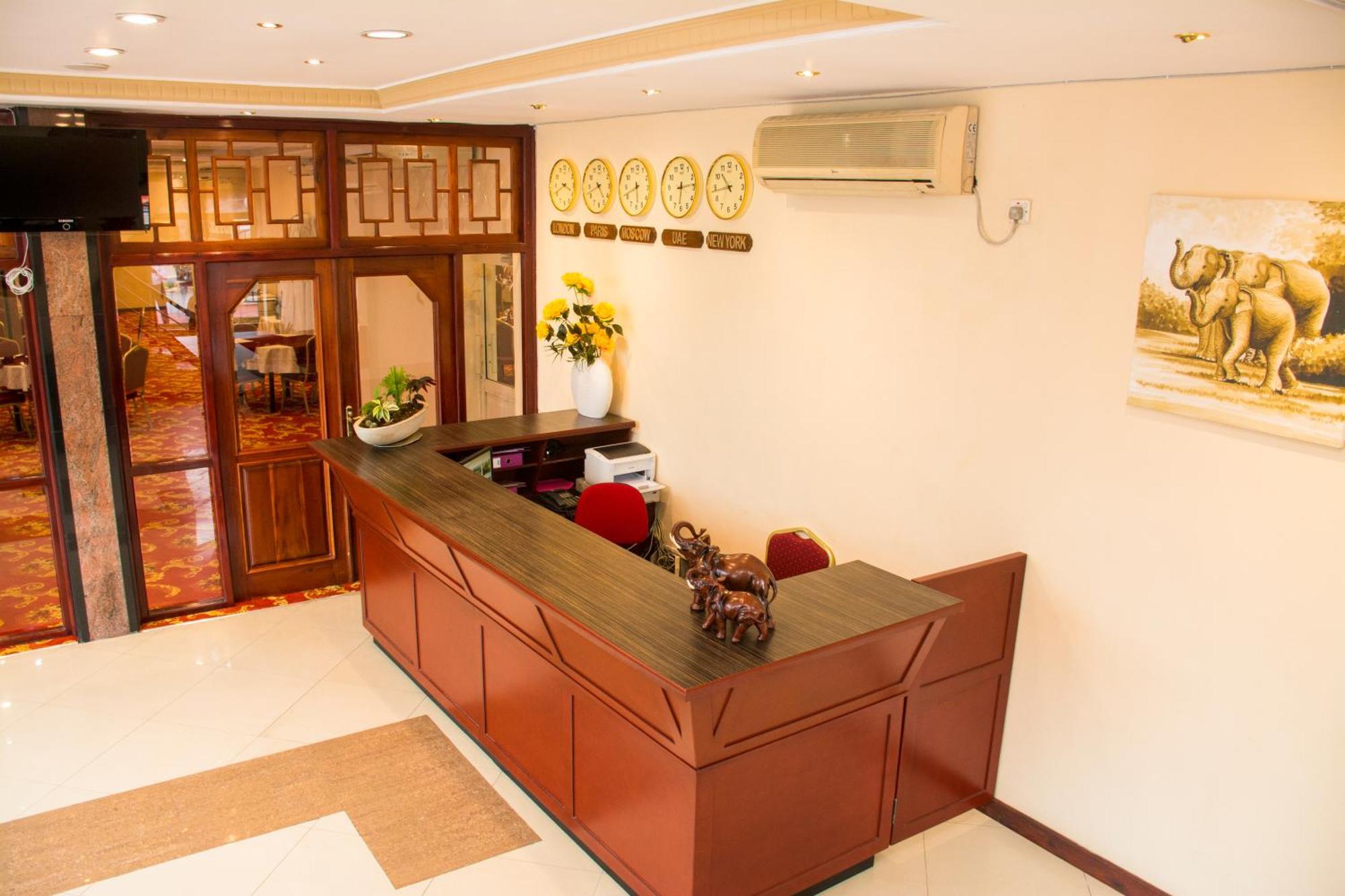 Hotel Lakefield Канди Екстериор снимка