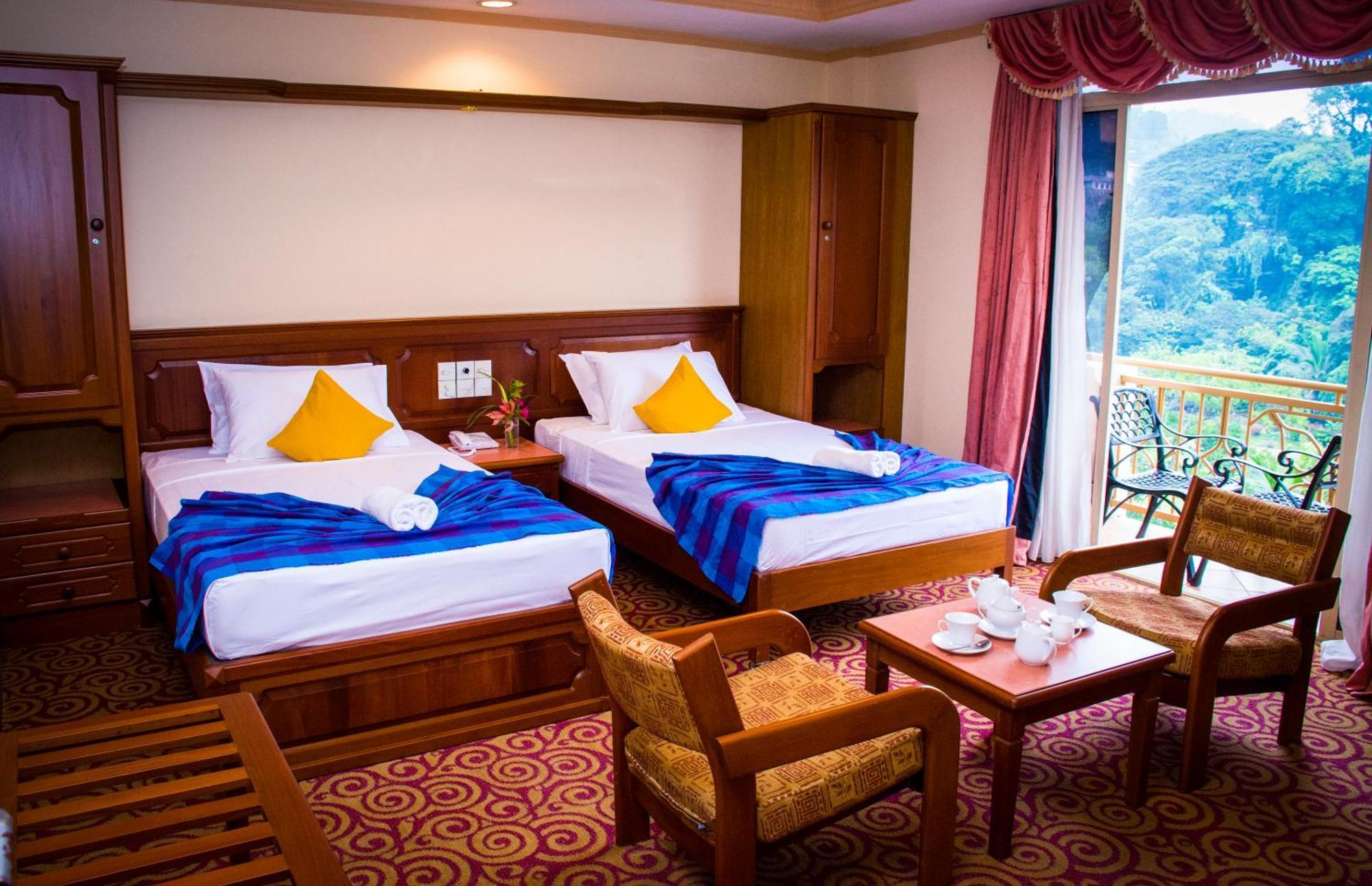 Hotel Lakefield Канди Екстериор снимка