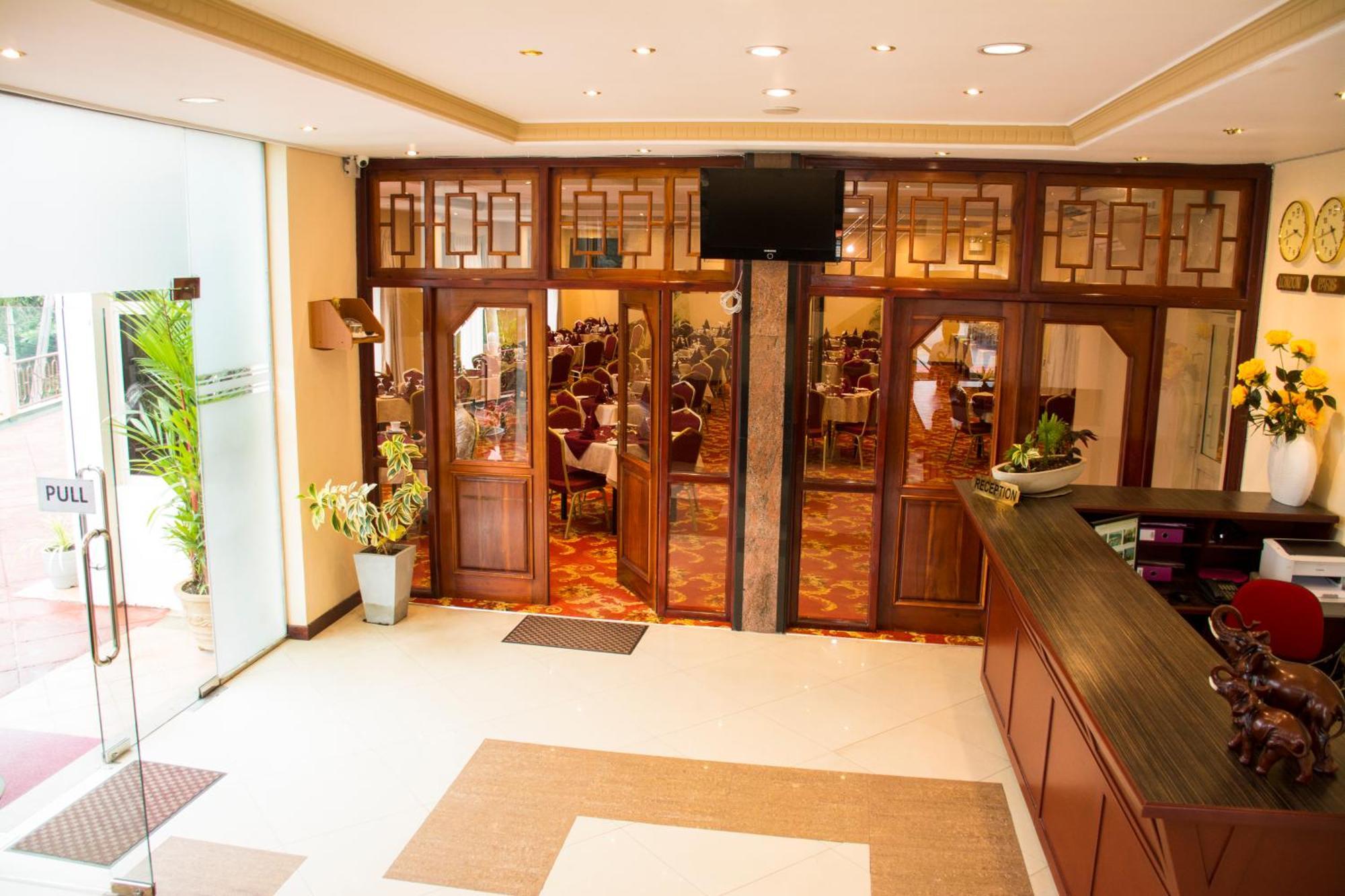 Hotel Lakefield Канди Екстериор снимка