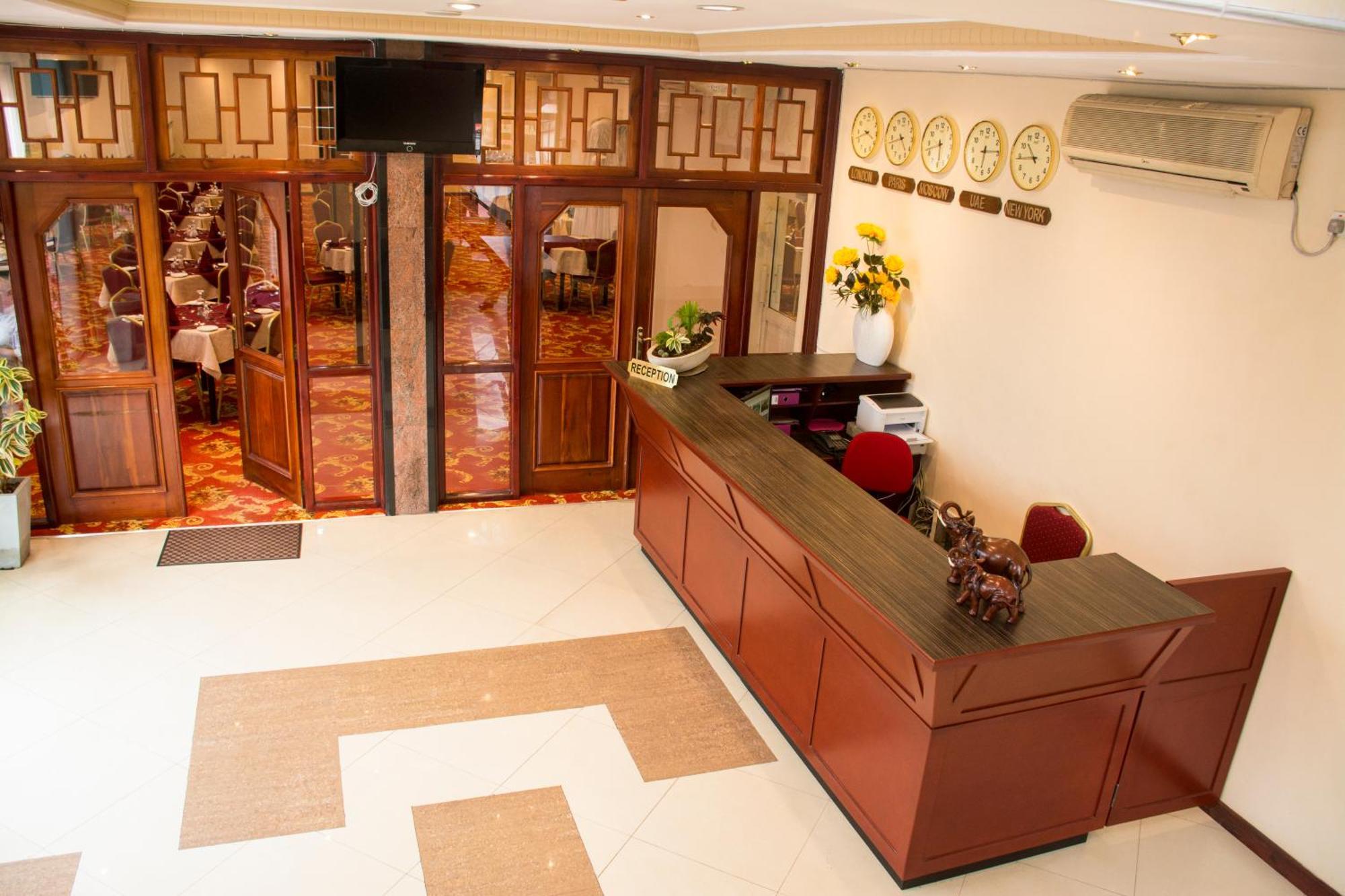 Hotel Lakefield Канди Екстериор снимка