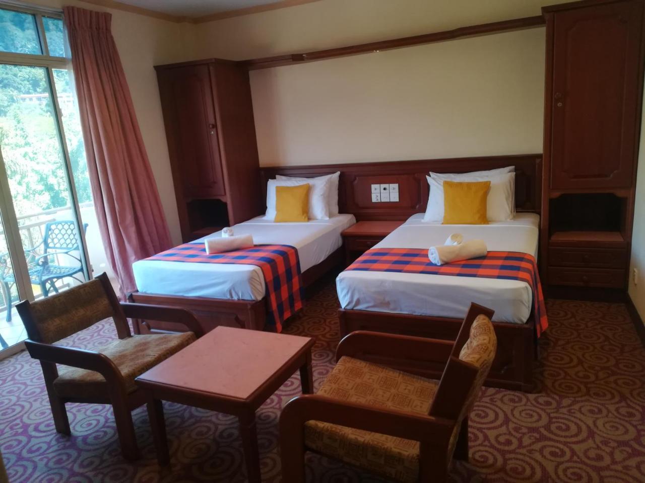 Hotel Lakefield Канди Екстериор снимка