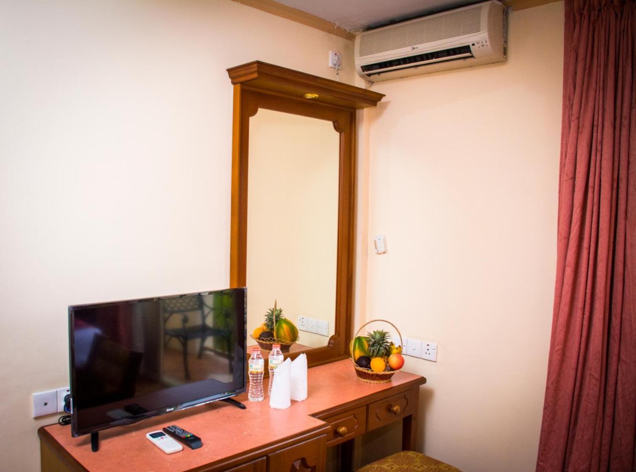 Hotel Lakefield Канди Екстериор снимка