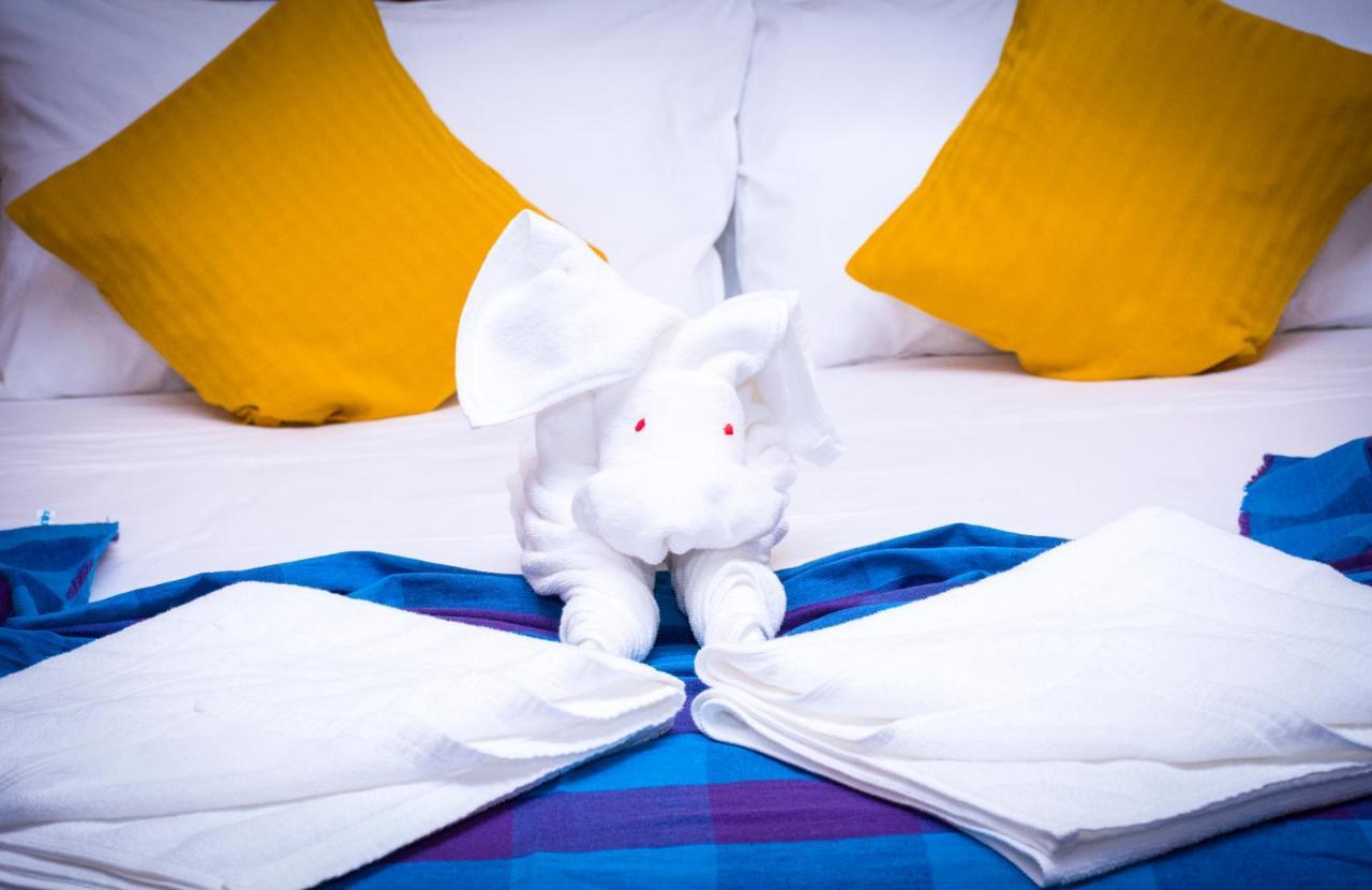 Hotel Lakefield Канди Екстериор снимка