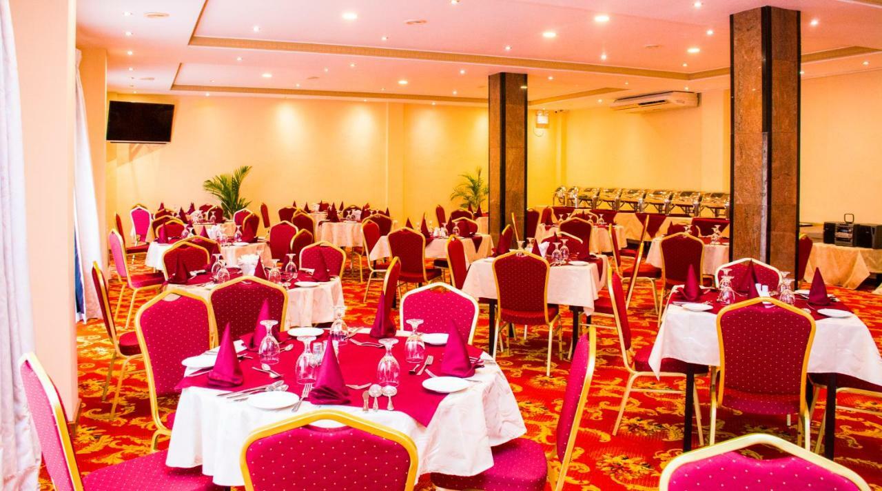 Hotel Lakefield Канди Екстериор снимка