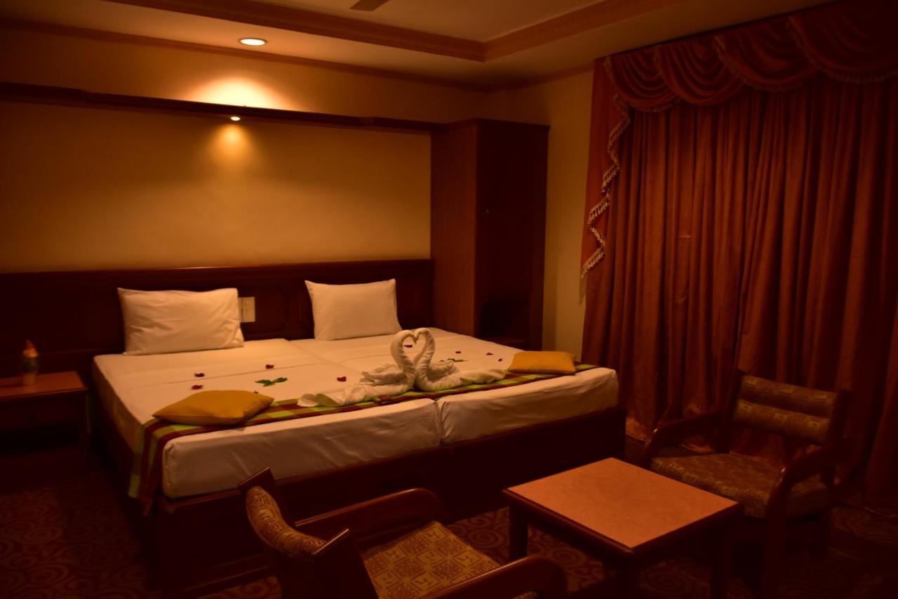 Hotel Lakefield Канди Екстериор снимка